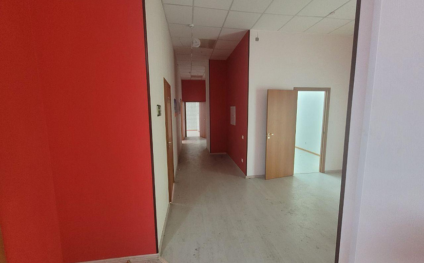 Площади от 100 до  377,6 м², ТЦ" Квадро" фото