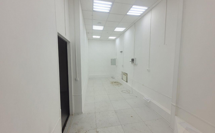 Площади от 100 до  377,6 м², ТЦ" Квадро" фото