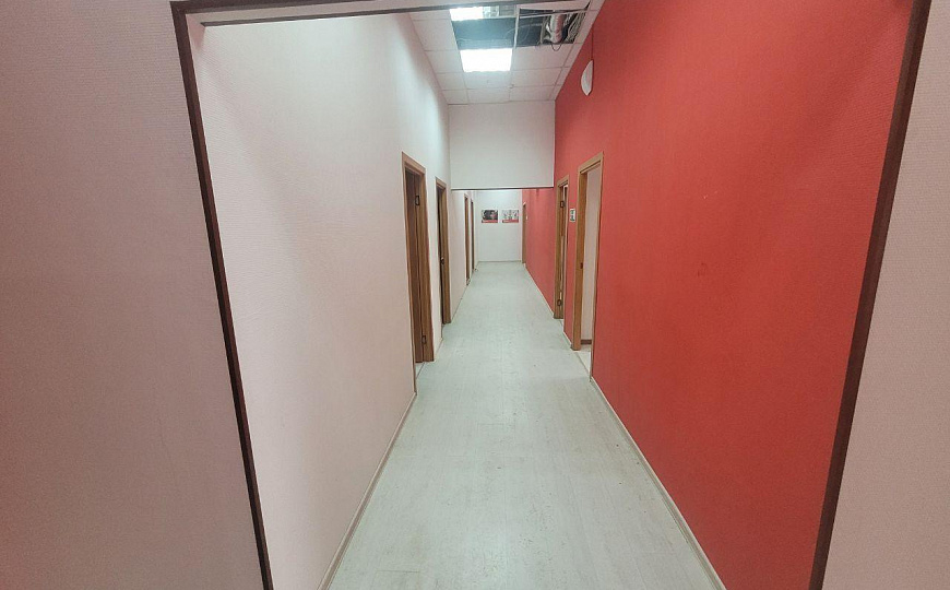 Площади от 100 до  377,6 м², ТЦ" Квадро" фото