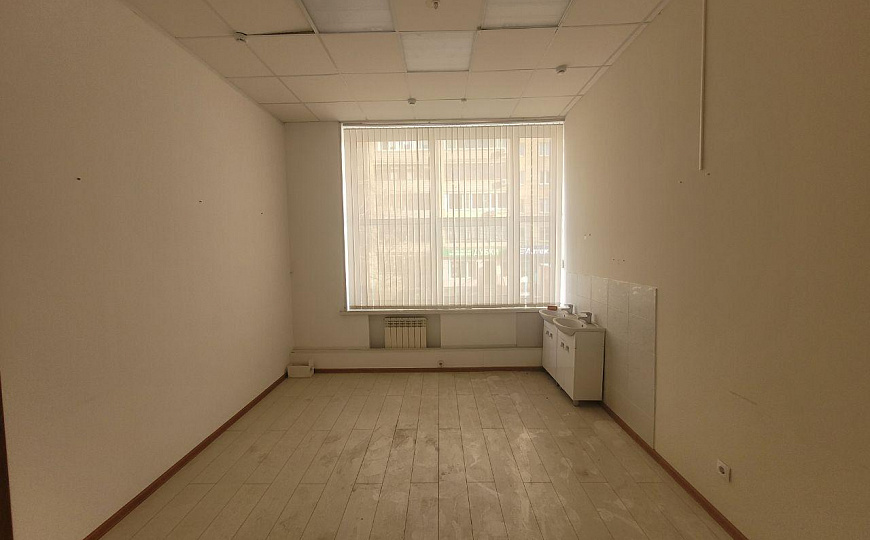 Площади от 100 до  377,6 м², ТЦ" Квадро" фото