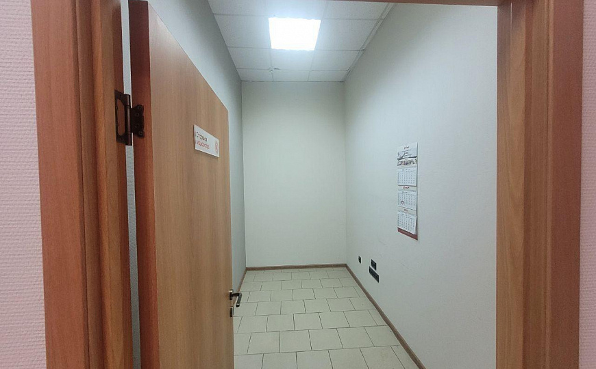 Площади от 100 до  377,6 м², ТЦ" Квадро" фото