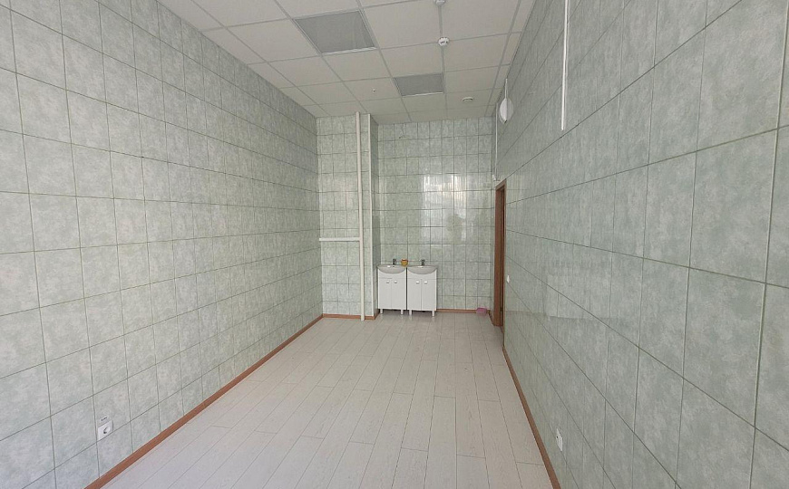 Площади от 100 до  377,6 м², ТЦ" Квадро" фото