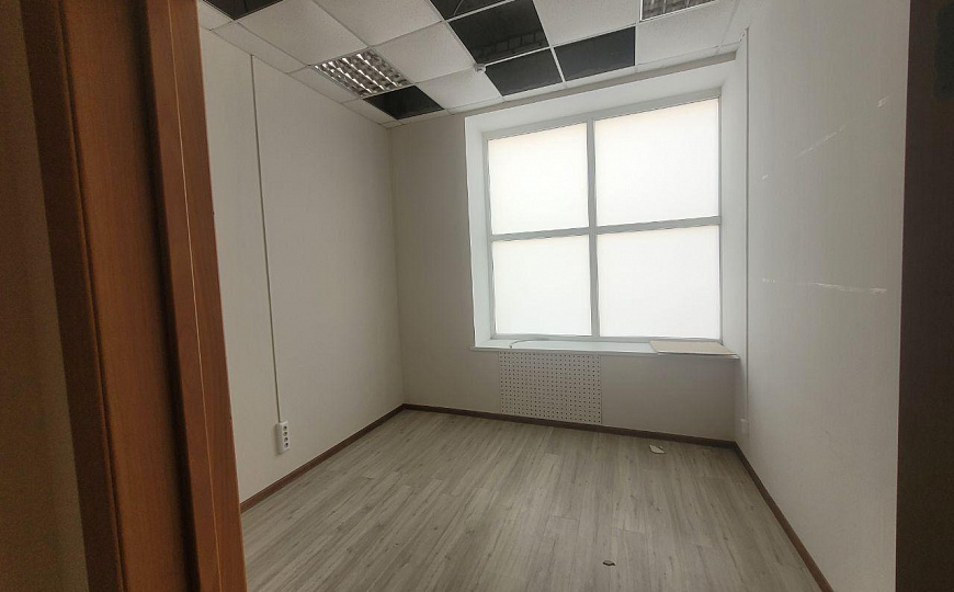Площади от 100 до  377,6 м², ТЦ" Квадро" фото