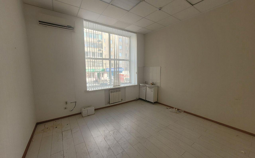 Площади от 100 до  377,6 м², ТЦ" Квадро" фото