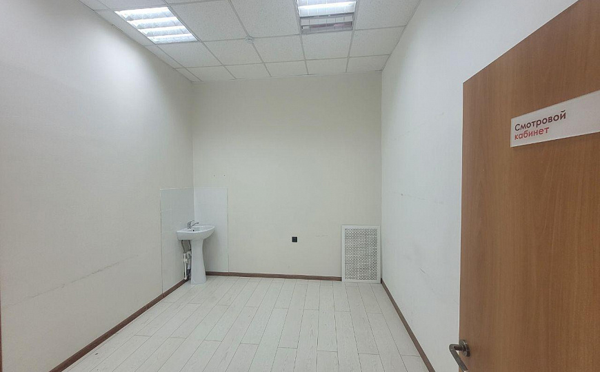 Площади от 100 до  377,6 м², ТЦ" Квадро" фото
