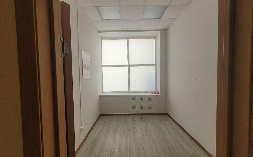 Площади от 100 до  377,6 м², ТЦ" Квадро" фото