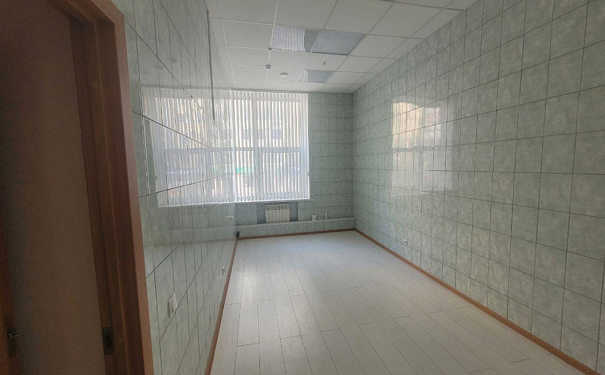 Площади от 100 до  377,6 м², ТЦ" Квадро" фото