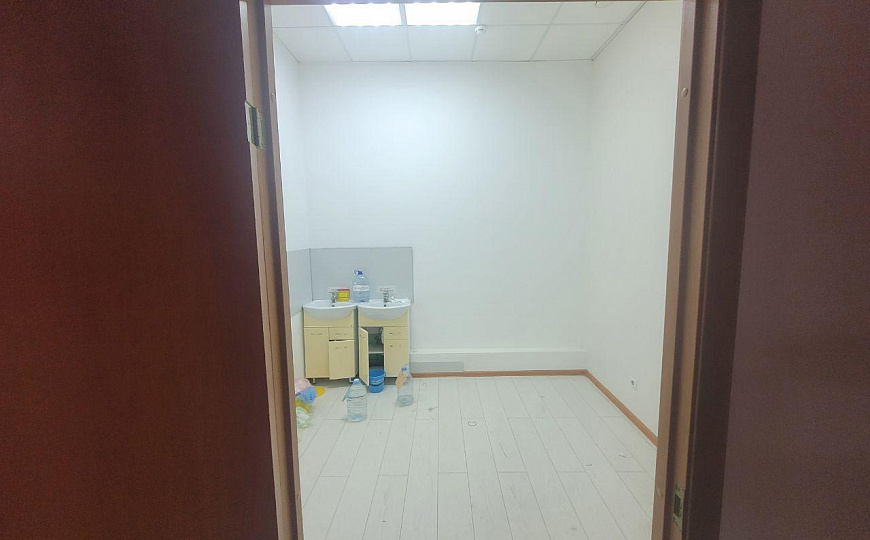 Площади от 100 до  377,6 м², ТЦ" Квадро" фото