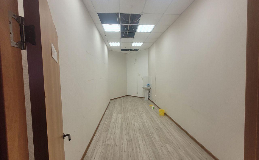 Площади от 100 до  377,6 м², ТЦ" Квадро" фото
