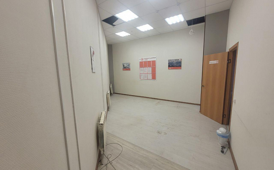 Площади от 100 до  377,6 м², ТЦ" Квадро" фото