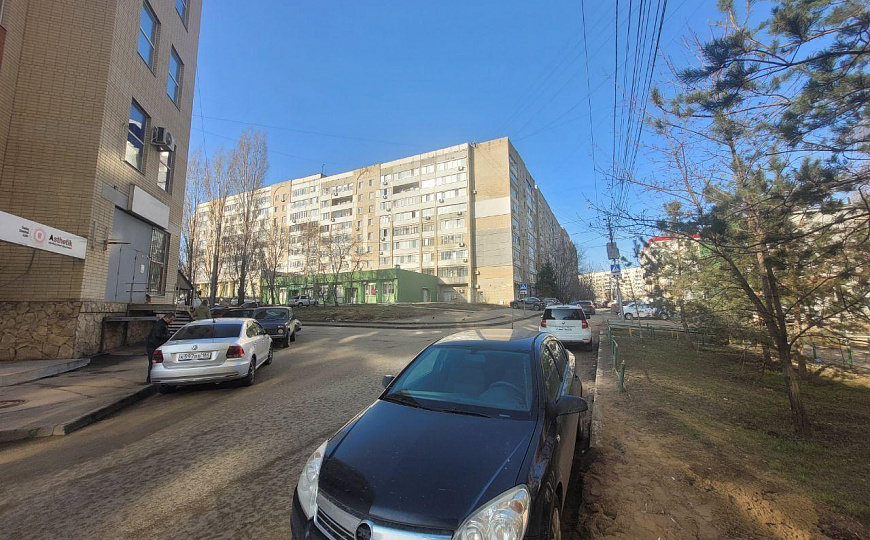 Площади от 100 до  377,6 м², ТЦ" Квадро" фото
