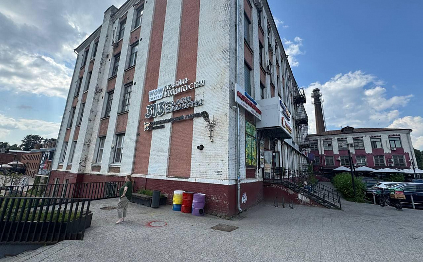 Помещение с дизайнерским ремонтом фото