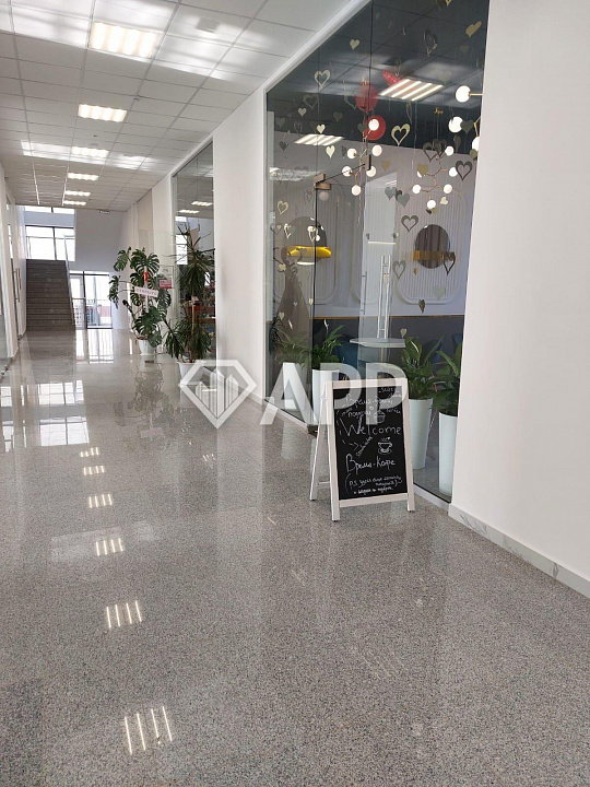 Сдам торговое помещение, 46 м², 31 м² на втором этаже фото