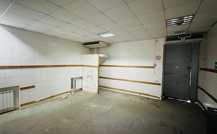 Помещение с витринными окнами на Титова 180 м² фото