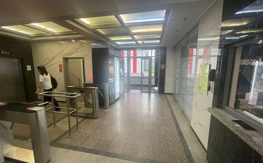 Сдам бизнес-центр/офисный центр, 1 153 м² фото