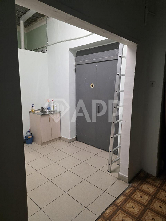 Продается отдельно стоящее здание с арендаторами 3970м² фото