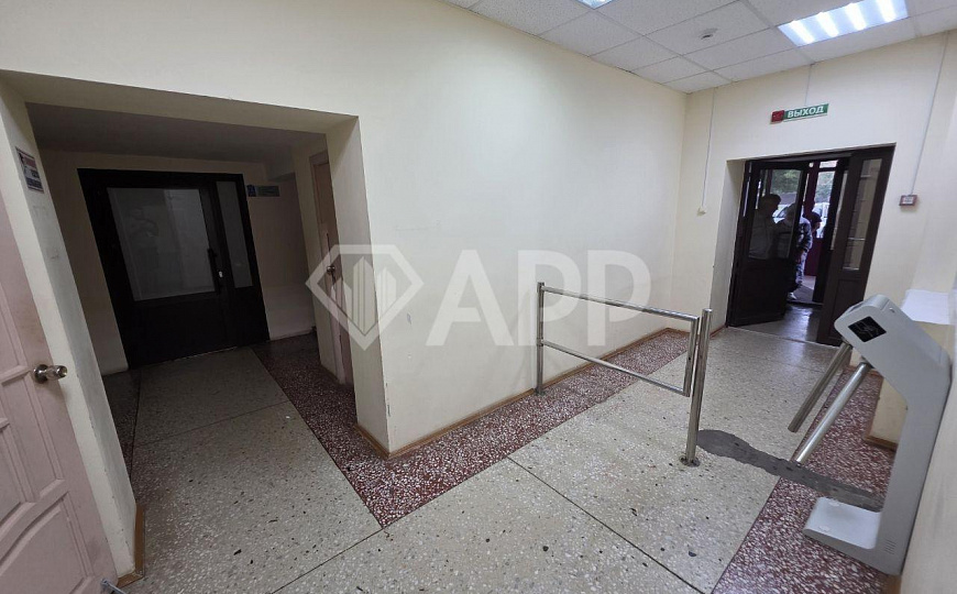 Продается отдельно стоящее здание с арендаторами 3970м² фото