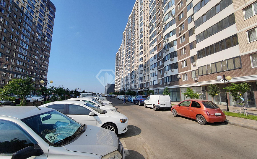 Сдаю торговое помещение, 79,6 м² фото