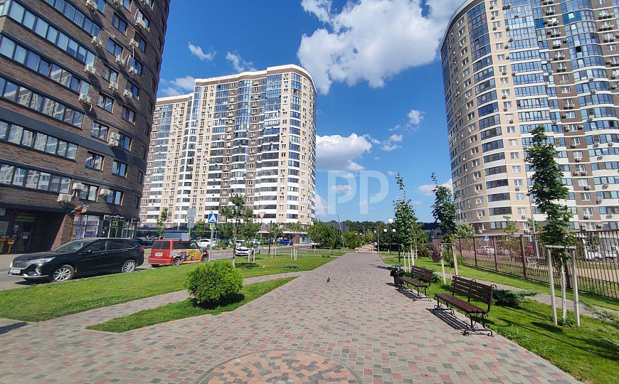 Сдаю торговое помещение, 79,6 м² фото