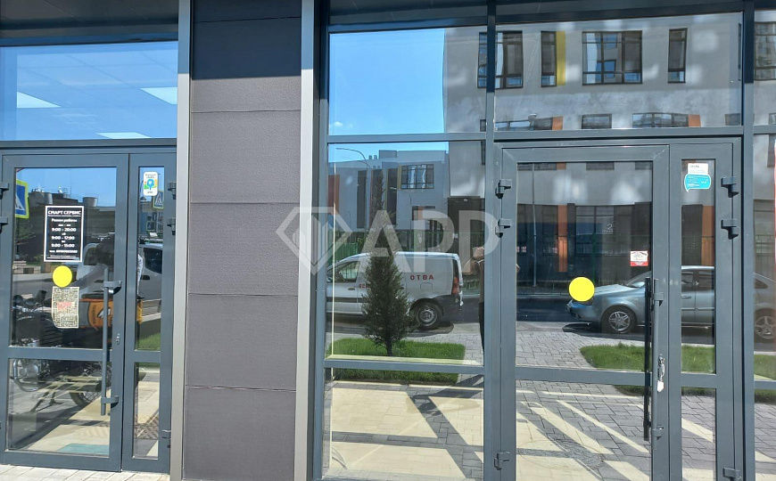 Продаю торговое помещение , 71,5 м² фото
