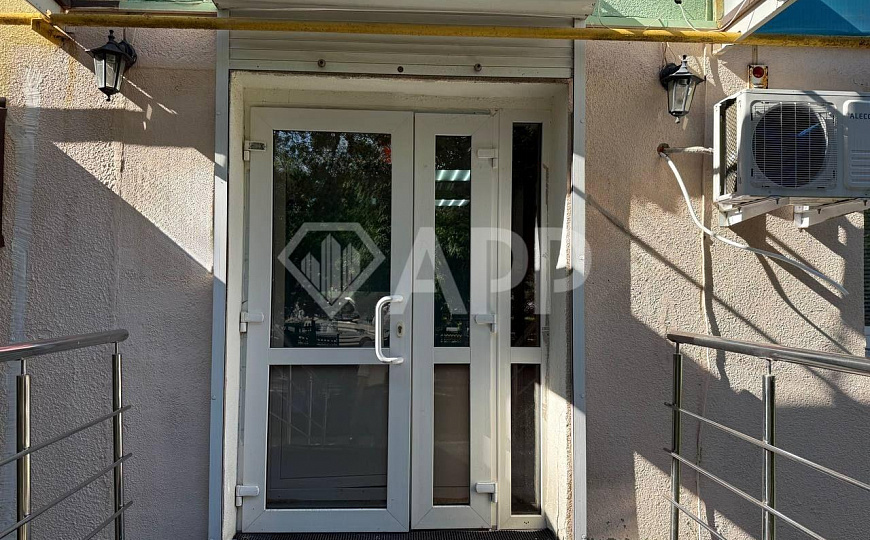 Продам помещение на красной линии фото