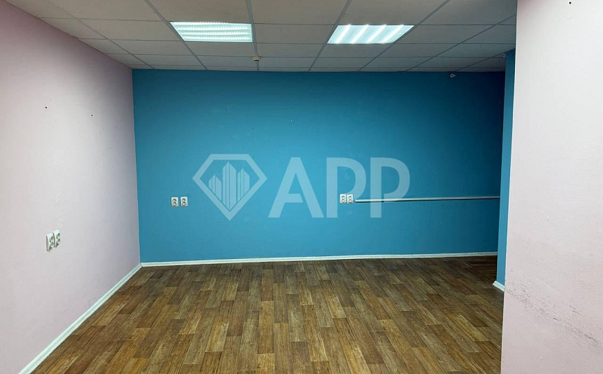 Продам помещение на красной линии фото