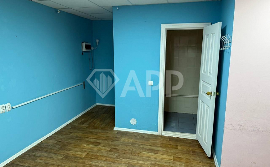 Продам помещение на красной линии фото