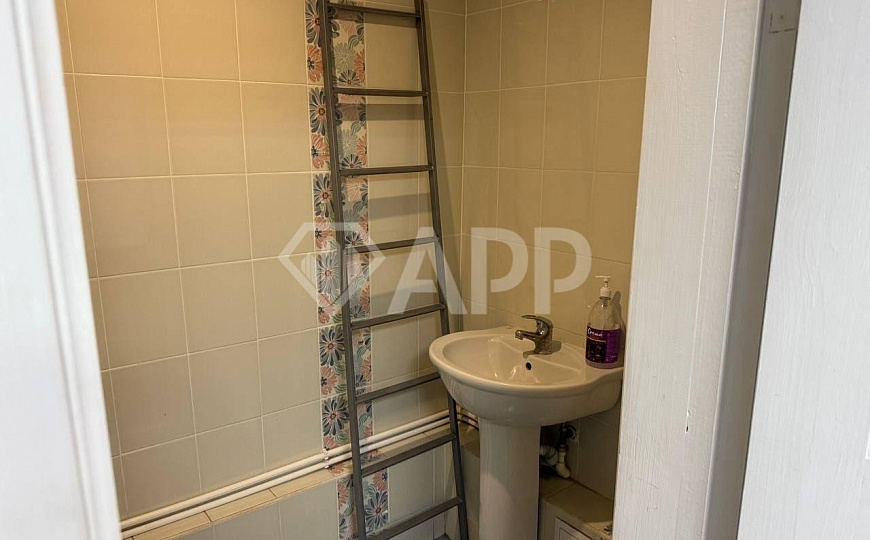 Продам помещение на красной линии фото