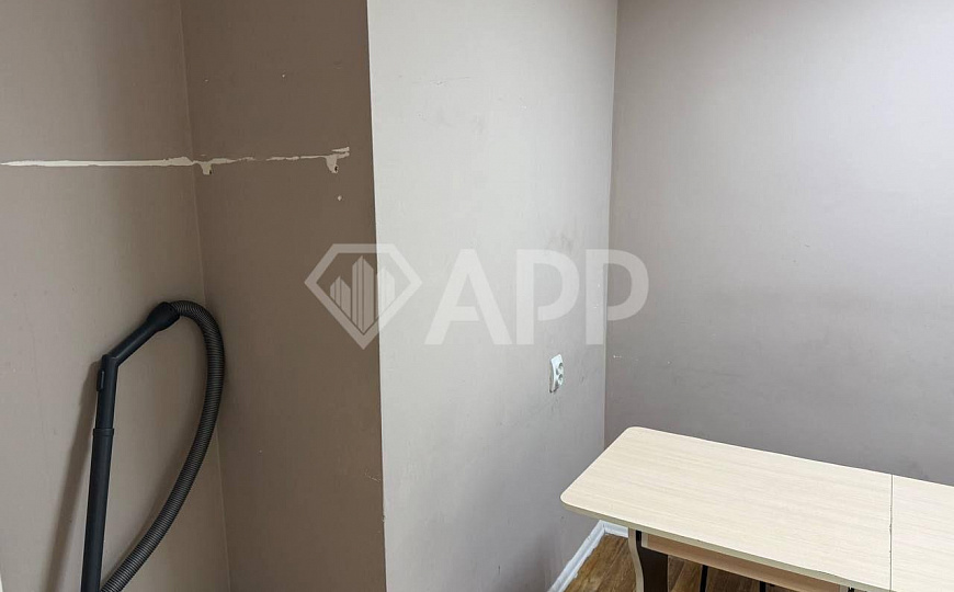 Продам помещение на красной линии фото