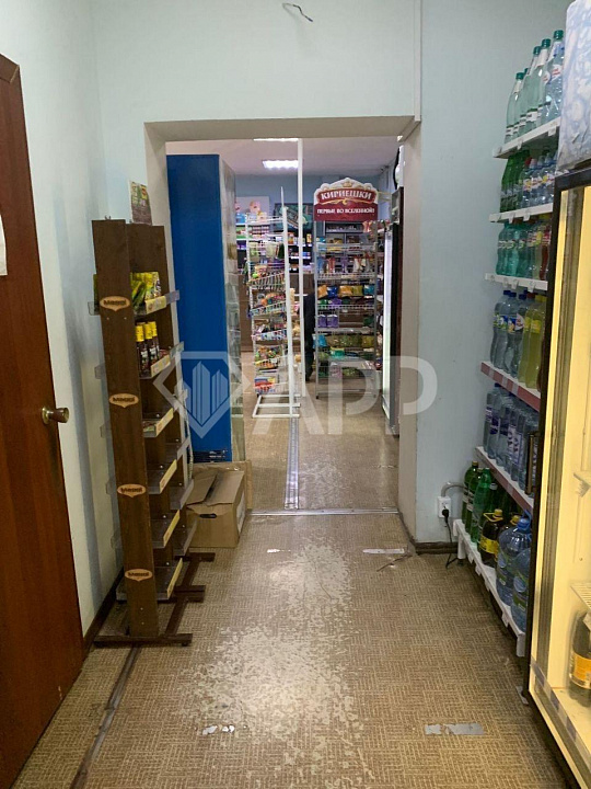 Продается помещение с действующим продуктовым маркетом на полуцокольном этаже фото