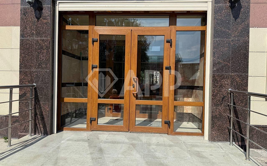 Продам помещение на красной линии фото
