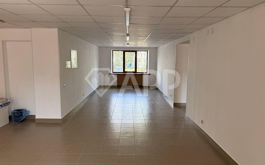 Продам помещение на красной линии фото