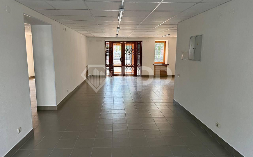 Продам помещение на красной линии фото