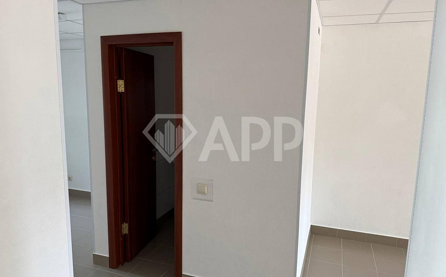 Продам помещение на красной линии фото