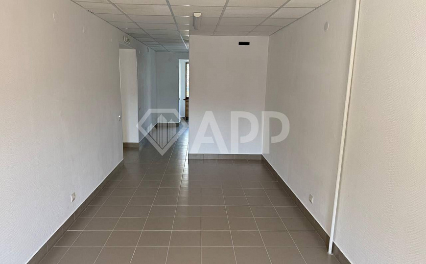 Продам помещение на красной линии фото