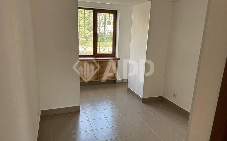 Продам помещение на красной линии фото