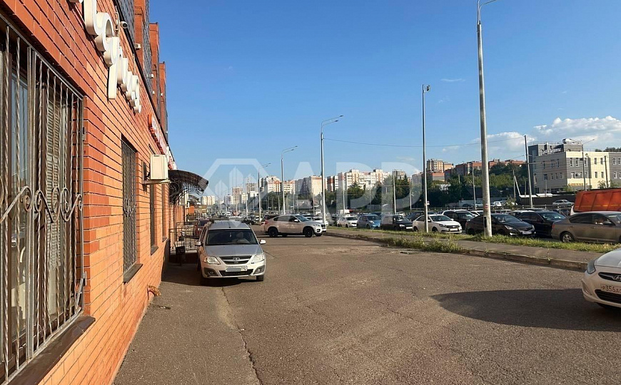 Помещение под магазин или офис на высоком автомобильном трафике, 158,4м² фото