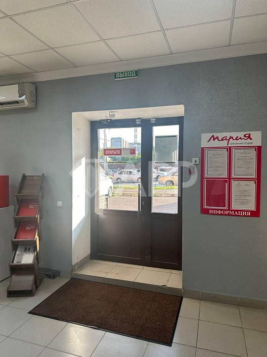 Помещение под магазин или офис на высоком автомобильном трафике, 158,4м² фото