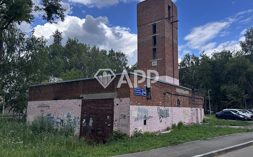 Здание с участком у метро Яшьлек фото