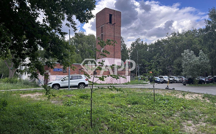 Здание с участком у метро Яшьлек фото