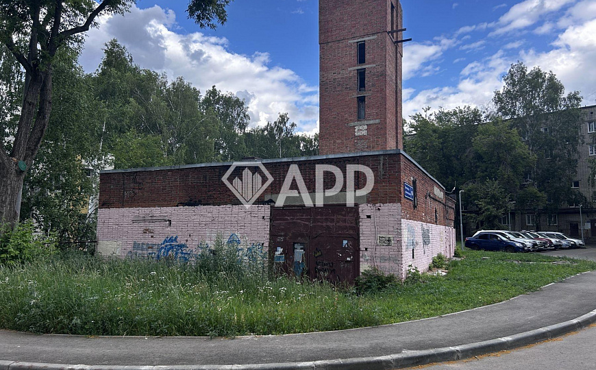 Здание с участком у метро Яшьлек фото