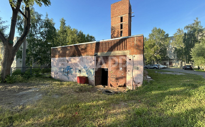 Здание с участком у метро Яшьлек фото
