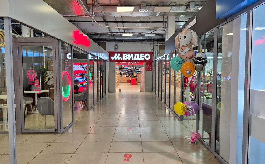 Аренда торговых помещений в ТЦ "Кварц", от 30 м² фото