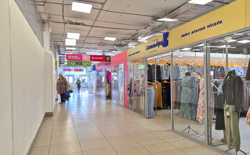 Аренда торговых помещений в ТЦ "Кварц", от 30 м² фото