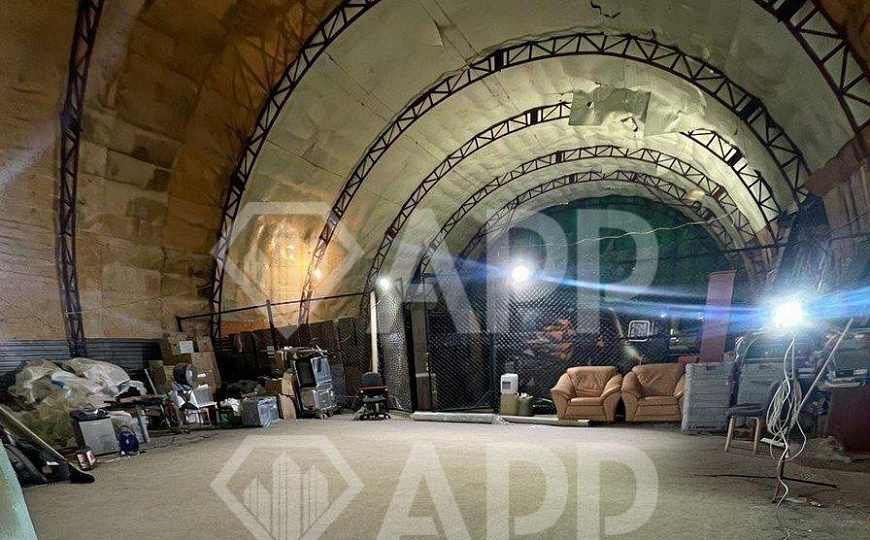 Склад с пандусом в центре городе и площадкой, 400 м² фото