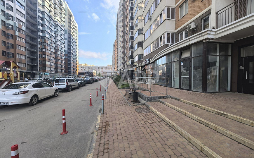 Сдаю торговое помещение, 74 м² фото