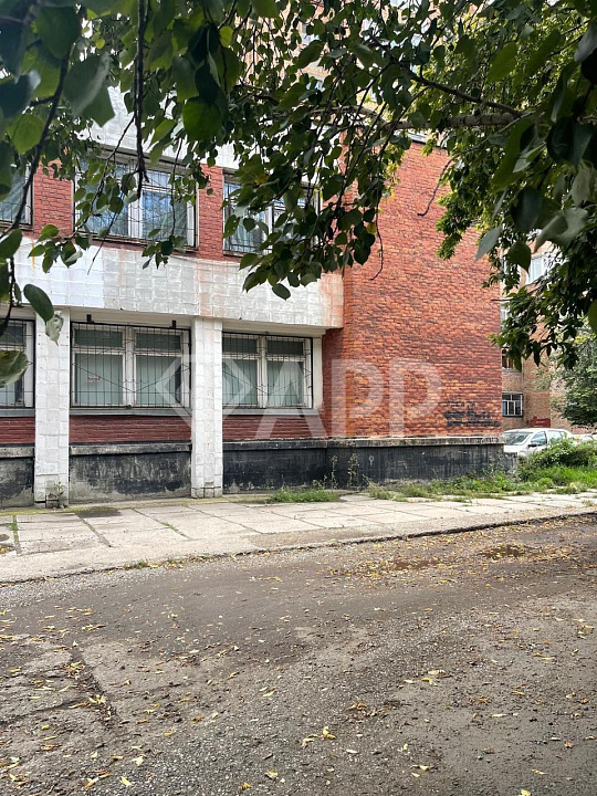 Отдельно стоящее 3-х этажное здание фото