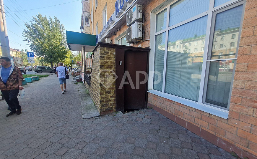 Высокий трафик/1 линия/Остановка, 92 м² фото