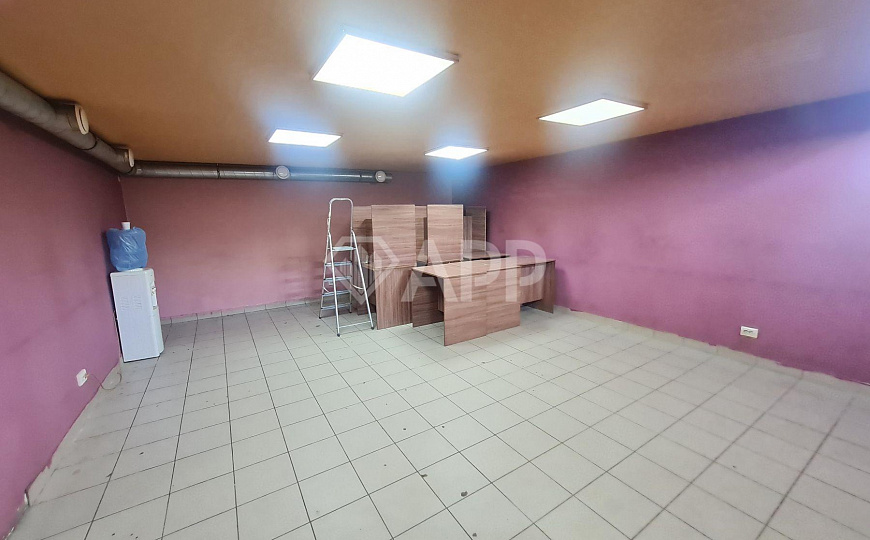 Высокий трафик/1 линия/Остановка, 92 м² фото