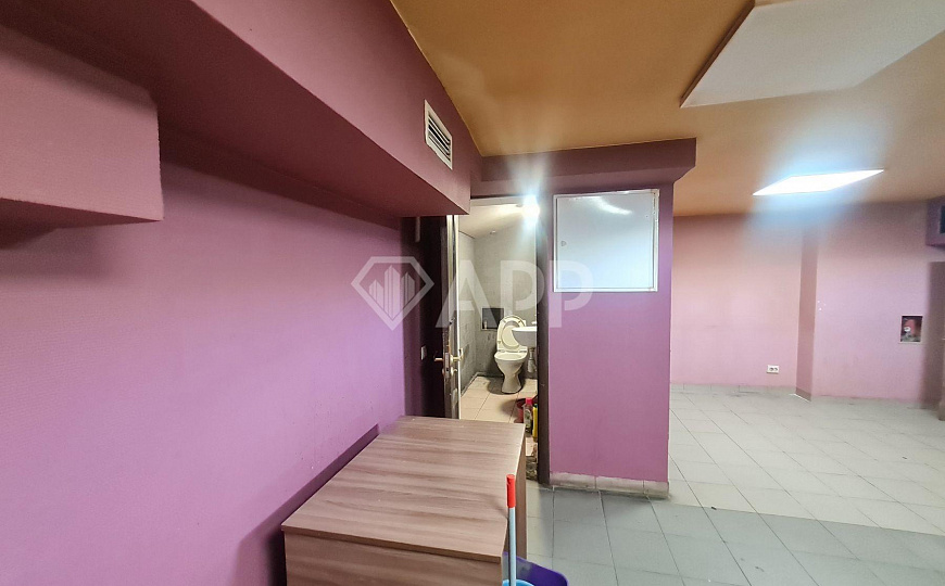 Высокий трафик/1 линия/Остановка, 92 м² фото